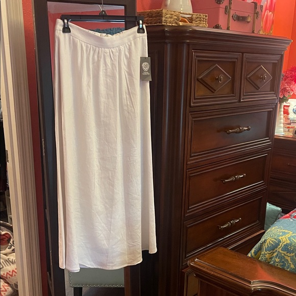 Elegant White Linen Women's Skirt - Picture 6 of 8